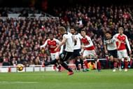 LONDON, ENGLAND - NOVEMBER 06:  Harry Kane of Tottenham Hotspur scores his sides first goal from the penalty spot during the Premier League match between Arsenal and Tottenham Hotspur at Emirates Stadium on November 6, 2016 in London, England.  (Photo by Clive Rose/Getty Images)
